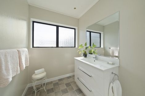 Photo of property in 2/369 Main Road, Tawa, Wellington, 5028