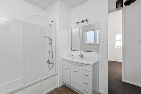 Photo of property in 18a Rishworth Avenue, Stanmore Bay, Whangaparaoa, 0932