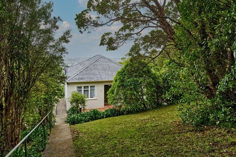 Photo of property in 11 Alexandra Road, Roseneath, Wellington, 6021