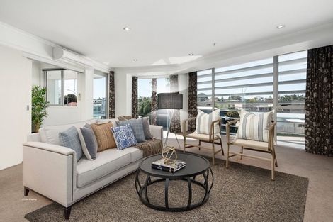 Photo of property in Algarve Apartments, 204/332 Maunganui Road, Mount Maunganui, 3116