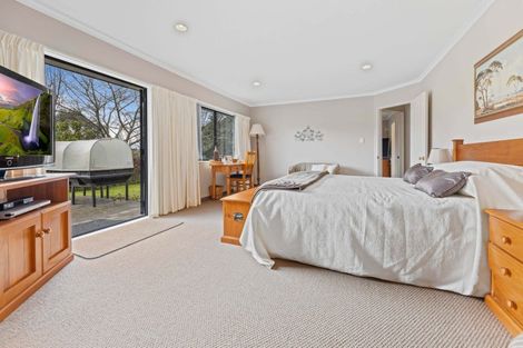 Photo of property in 43 Kinder Street, Acacia Bay, Taupo, 3330