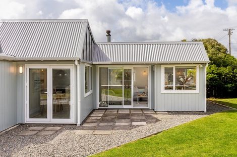 Photo of property in 3b Kowhai Street, Otaki Beach, Otaki, 5512
