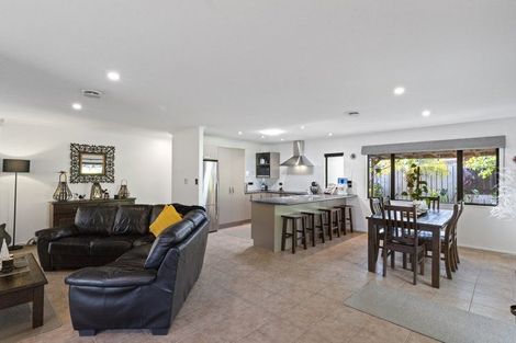 Photo of property in 14 Cathcart Close, Pukekohe, 2120