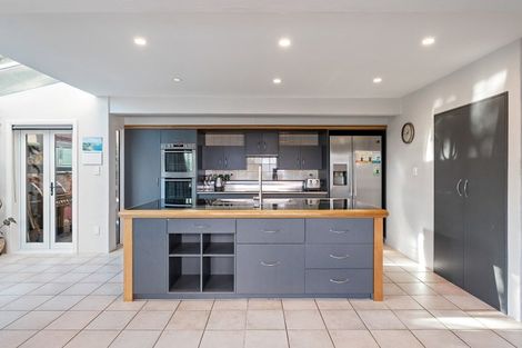 Photo of property in 5 Rangiuru Road, Mahina Bay, Lower Hutt, 5013