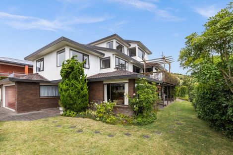 Photo of property in 90 Churchill Drive, Taradale, Napier, 4112