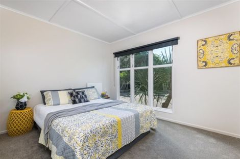 Photo of property in 166 Edmonton Road, Te Atatu South, Auckland, 0610