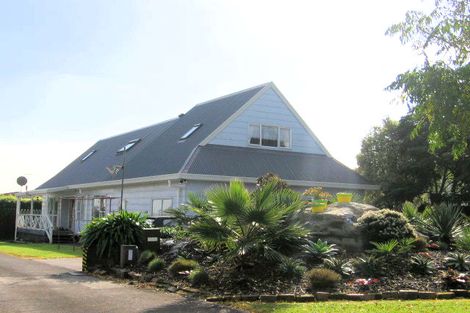 Photo of property in 17 Leven Lane, Totara Heights, Auckland, 2105