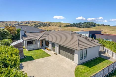 Photo of property in 32 Mo Street, Camborne, Porirua, 5026