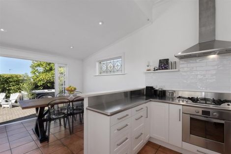 Photo of property in 1/86 Birkenhead Avenue, Birkenhead, Auckland, 0626