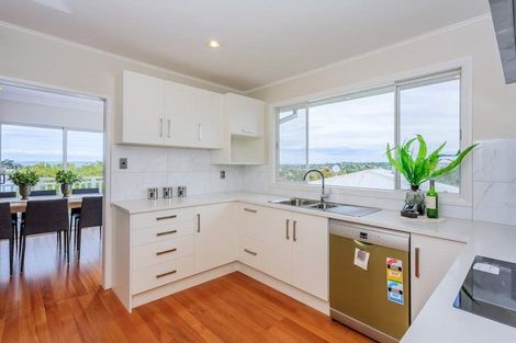 Photo of property in 3 Barker Rise, Northcross, Auckland, 0632