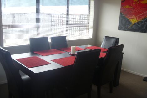 Photo of property in 2/6 Walter Strevens Drive, Conifer Grove, Takanini, 2112