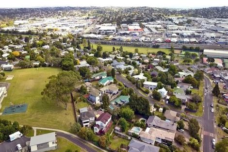 Photo of property in 1/8 Arrow Road, Forrest Hill, Auckland, 0620