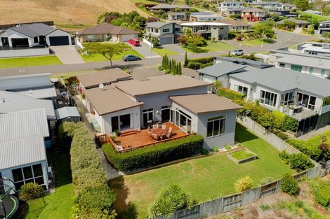 Photo of property in 19 Estuary View Road, Welcome Bay, Tauranga, 3112