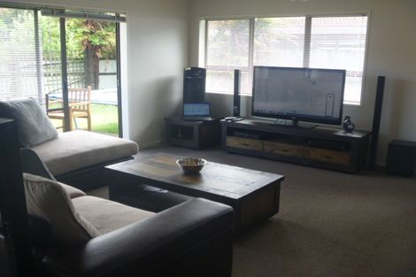 Photo of property in 2/6 Walter Strevens Drive, Conifer Grove, Takanini, 2112