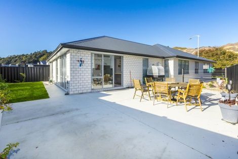 Photo of property in 1 Mawai Hakona Drive, Wallaceville, Upper Hutt, 5018