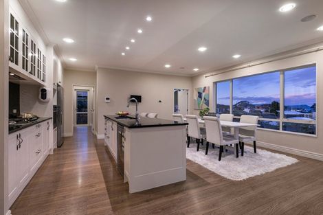 Photo of property in 188 Whangaparaoa Road, Red Beach, 0932