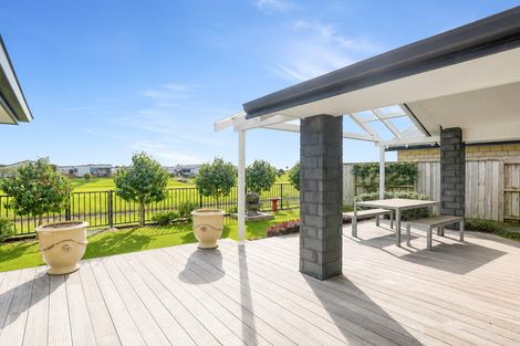 Photo of property in 37 Harding Drive, Papamoa Beach, Papamoa, 3118