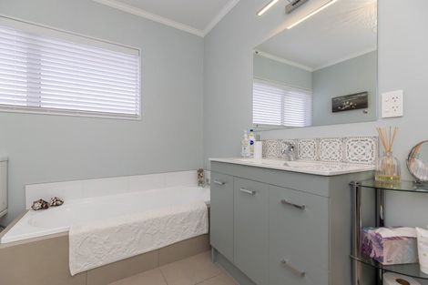 Photo of property in 5a Nathan Avenue, Paraparaumu Beach, Paraparaumu, 5032