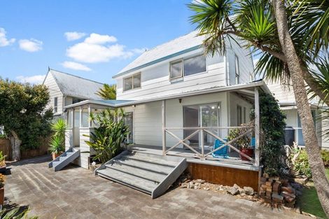 Photo of property in 1/16a Tamahere Drive, Glenfield, Auckland, 0629