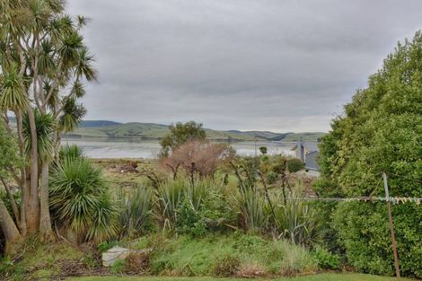 Photo of property in 17 Carrickfergus Street, Waikawa, Tokanui, 9884