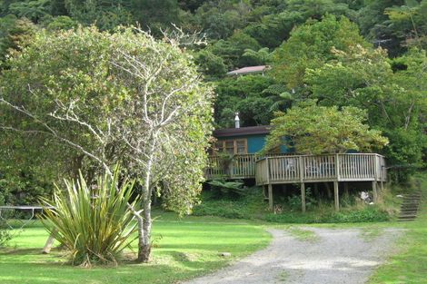 Photo of property in 112 Pinehaven Road, Pinehaven, Upper Hutt, 5019