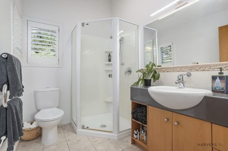 Photo of property in 32 Chamari Close, Titirangi, Auckland, 0604