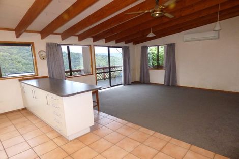 Photo of property in 6 Unity Road, Waitakere, Henderson, 0781