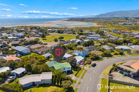 Photo of property in 37 Te Kupe Road, Paraparaumu Beach, Paraparaumu, 5032