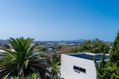 Photo of property in 3/52 Agincourt Street, Glenfield, Auckland, 0629