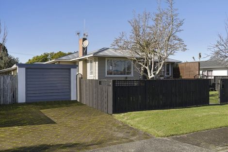 Photo of property in 15a Queen Road, Bellevue, Tauranga, 3110