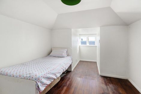 Photo of property in 8a Bay Drive, Titahi Bay, Porirua, 5022