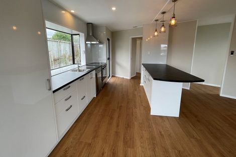 Photo of property in 7 Ross Grove, Paraparaumu, 5032