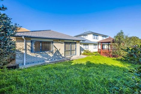 Photo of property in 16 Ewhurst Place, Goodwood Heights, Auckland, 2105