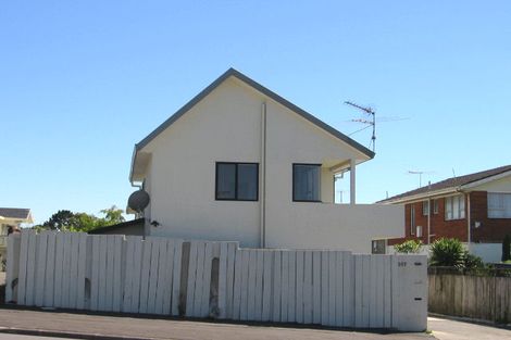 Photo of property in 2/207 Onewa Road, Birkenhead, Auckland, 0626