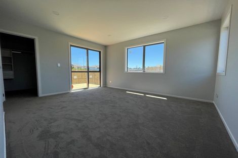 Photo of property in 30 Vinistra Road, Kumeu, 0810