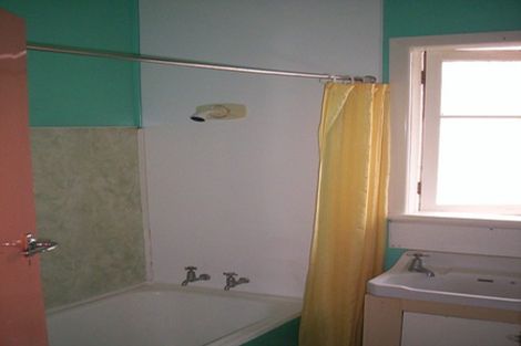 Photo of property in 63 Golf Road, New Lynn, Auckland, 0600