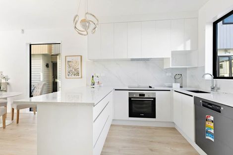 Photo of property in 5/101 Botany Road, Botany Downs, Auckland, 2010