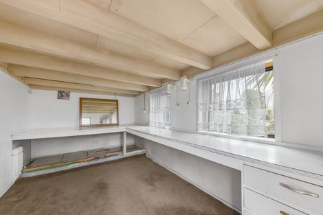 Photo of property in 5 Valron Road, Te Atatu South, Auckland, 0602