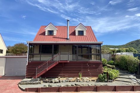 Photo of property in 1/251a Waikawa Road, Waikawa, Picton, 7220
