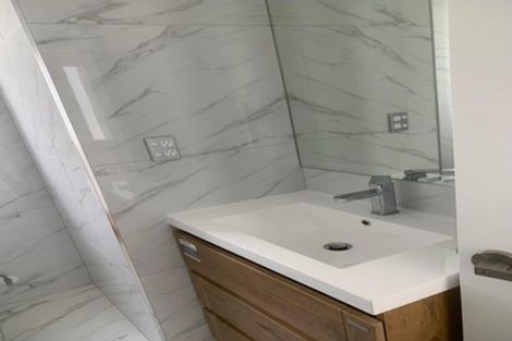 Photo of property in 28 Parahau Road, Papakura, 2110