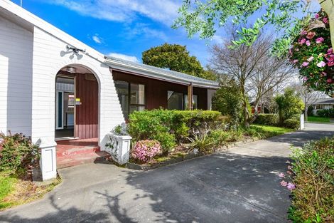 Photo of property in 16 Westmont Street, Ilam, Christchurch, 8041