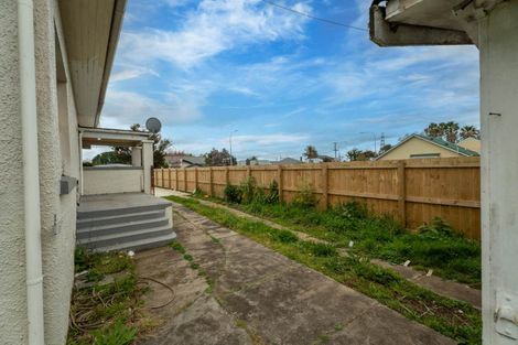 Photo of property in 332 Massey Road, Mangere East, Auckland, 2024