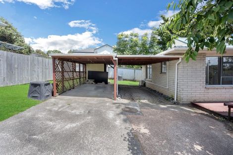 Photo of property in 2/3 Barron Drive, Green Bay, Auckland, 0604