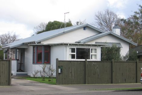Photo of property in 6 Marne Street, Hokowhitu, Palmerston North, 4410