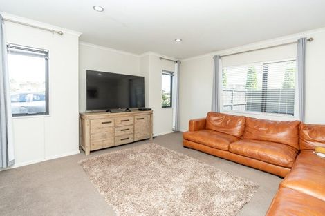 Photo of property in 28 Whitney Place, Rototuna North, Hamilton, 3210