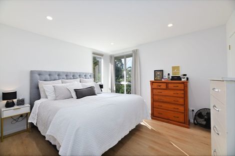Photo of property in 3 St Margaret Place, West Harbour, Auckland, 0618