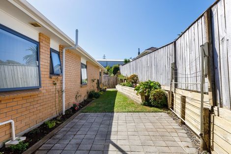 Photo of property in 9a Simons Street, Moturoa, New Plymouth, 4310