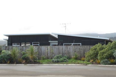 Photo of property in 6 Metzenthin Close, Raumati South, Paraparaumu, 5032