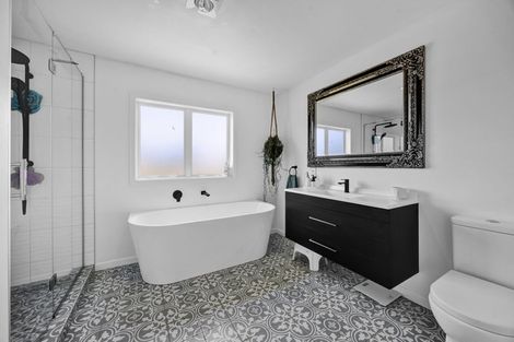 Photo of property in 1 Waingongoro Road, Cardiff, Stratford, 4391