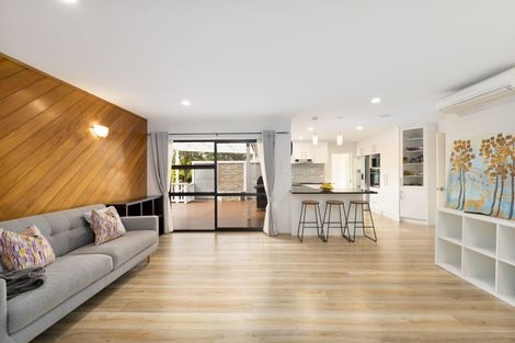 Photo of property in 14 Rhinevale Close, Henderson, Auckland, 0612